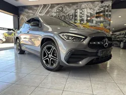Cinza Usado 2020 Mercedes CLA250 Advantage Sedan | € 33.440
