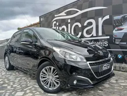 Preto Usado 2018 Peugeot 208 Signature Sky Citadino | € 11.750 (Bom preço)