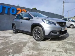 Cinza Usado 2018 Peugeot 2008 Style SUV | € 10.500 (Preço justo)