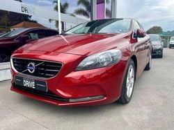 Vermelho Usado 2014 Volvo V40 Momentum Carrinha | € 10.900 (Preço justo)