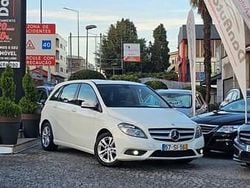 Branco Usado 2012 Mercedes B180 Monovolume | € 10.995 (Preço justo)