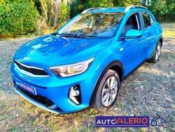 Azul Usado 2024 Kia Stonic SUV | € 17.950 (Preço justo)