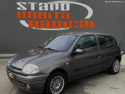 Cinza Usado 2001 Renault Clio II Authentique Citadino | € 2.250 (Bom preço)