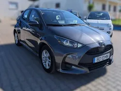 Cinzento Usado 2023 Toyota Yaris | € 18.900 (Preço justo)
