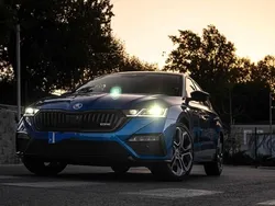 Azul Usado 2022 Skoda Octavia | € 34.500 (Preço justo)