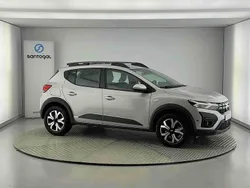 Cinzento Usado 2024 Dacia Sandero Expression Citadino | € 17.290 (Preço justo)