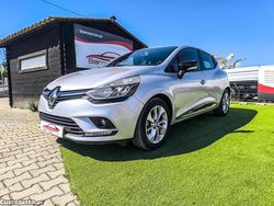 Cinza Usado 2018 Renault Clio IV LIMITED Sedan | € 13.400 (Caro)