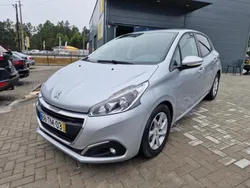 Cinzento Usado 2017 Peugeot 208 Allure Citadino | € 11.990 (Preço justo)