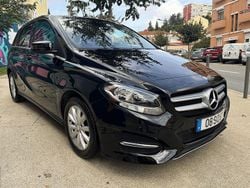 Preto Usado 2017 Mercedes B180 Style Monovolume | € 17.390 (Preço justo)