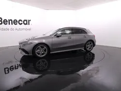 Cinza Usado 2023 Mercedes A200 Advanced Plus Sedan | € 35.850 (Preço justo)