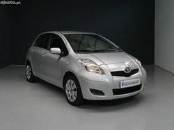 Cinza Usado 2009 Toyota Yaris Comfort | € 7.490