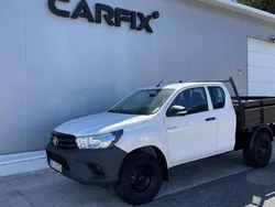 Branco Usado 2017 Toyota HiLux Pickup | € 28.499 (Preço justo)