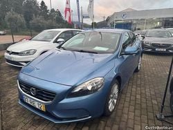 Azul Usado 2016 Volvo V40 Momentum Citadino | € 10.900 (Bom preço)