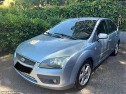 Cinza Usado 2007 Ford Focus Trend Citadino | € 5.400 (Preço justo)