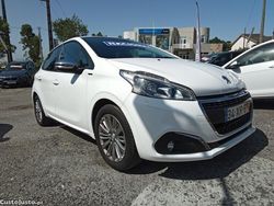 Branco Usado 2019 Peugeot 208 Signature Sky Citadino | € 11.900 (Preço elevado)