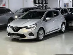 Cinza prata Usado 2021 Renault Clio V Zen | € 12.990 (Bom preço)