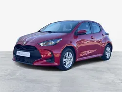 Vermelho (pintura metalizada especial) Usado 2022 Toyota Yaris Comfort Sedan | € 17.750 (Preço justo)