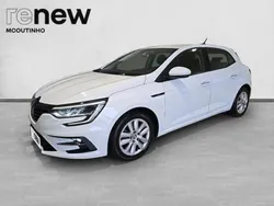 Branco Usado 2023 Renault Mégane IV Zen Sedan | € 23.990 (Preço justo)