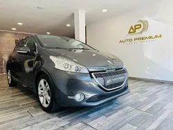 Cinza Usado 2013 Peugeot 208 Allure Citadino | € 7.950 (Bom preço)