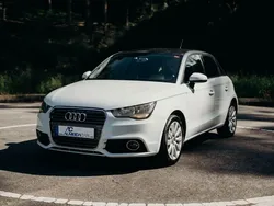 Branco Usado 2013 Audi A1 Attraction Citadino | € 9.990 (Preço justo)