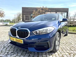 Azul Usado 2019 BMW 118 Comfort Edition Citadino | € 18.750 (Preço justo)