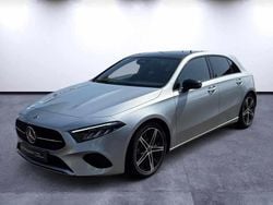 Cinzento Usado 2024 Mercedes A180 Citadino | € 38.900 (Preço elevado)
