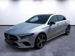 Cinzento Usado 2024 Mercedes A180 Citadino | € 38.900 (Preço elevado)