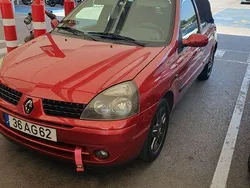 Usado 2005 Renault Clio II Sedan | € 2.000