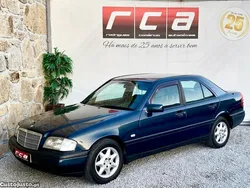 Azul Usado 1995 Mercedes C250 Sedan | € 3.250