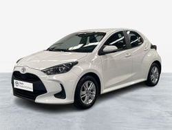 Branco (sólida) Usado 2024 Toyota Yaris Comfort Sedan | € 19.750 (Preço justo)