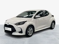 Branco (sólida) Usado 2024 Toyota Yaris Comfort Sedan | € 19.750 (Preço justo)