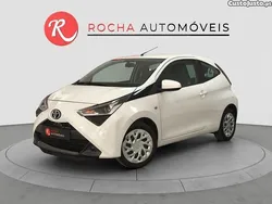 Branco Usado 2020 Toyota Aygo X-play Citadino | € 11.899 (Preço justo)