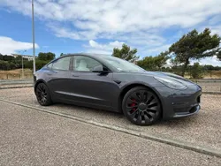 Cinzento Usado 2022 Tesla Model 3 Performance Sedan | € 33.000 (Bom preço)