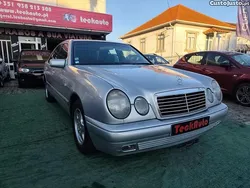 Cinza Usado 1999 Mercedes E220 Classic Sedan | € 3.780