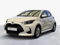Branco (pintura metalizada especial) Usado 2024 Toyota Yaris Comfort | € 24.750 (Bom preço)