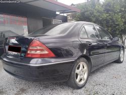 Azul Usado 2001 Mercedes C200 Elegance Sedan | € 4.999 (Preço justo)