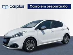Branco Usado 2016 Peugeot 208 Style Citadino | € 11.500 (Preço justo)
