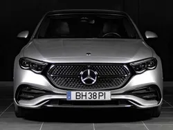 Cinzento Usado 2024 Mercedes E300 Sedan | € 64.900