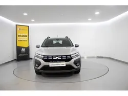 Cinzento Usado 2023 Dacia Sandero Expression Citadino | € 16.980 (Preço justo)