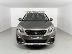 Cinzento Usado 2020 Peugeot 5008 Allure Monovolume | € 20.890 (Preço justo)
