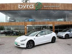 Branco Usado 2021 Tesla Model 3 Standard Range Plus Sedan | € 23.900 (Preço justo)
