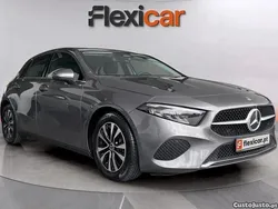 Cinza Usado 2023 Mercedes A200 Style | € 29.980 (Bom preço)