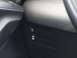 Cinza (pintura metalizada) Usado 2022 Toyota Yaris Comfort Sedan | € 17.750 (Preço justo)