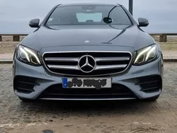 Cinzento Usado 2016 Mercedes E220 | € 21.900