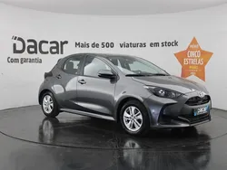 Cinza Usado 2022 Toyota Yaris Hybrid Plus | € 16.799 (Preço justo)