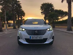 Branco Usado 2021 Peugeot e-2008 GT SUV | € 21.899 (Preço justo)