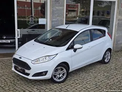 Branco Usado 2015 Ford Fiesta Titanium Citadino | € 8.950 (Preço justo)