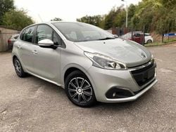Cinzento Usado 2017 Peugeot 208 Citadino | € 11.500 (Preço justo)