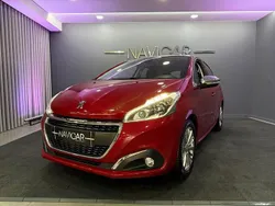 Vermelho Usado 2017 Peugeot 208 Allure Citadino | € 7.850 (Bom preço)