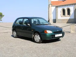 Verde Usado 1996 Toyota Starlet Citadino | € 3.250